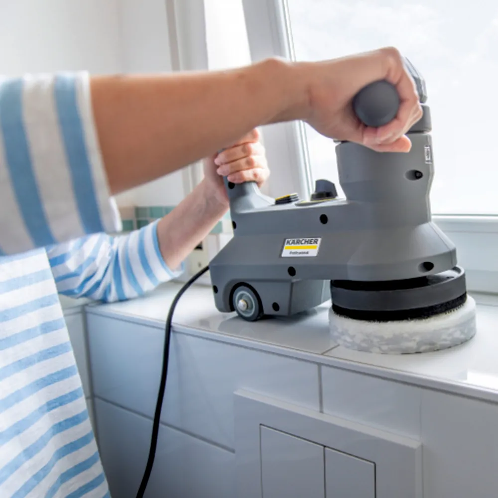 Máy làm sạch cầu thang và thang cuốn Karcher BD 17/5 C – Nhẹ và nhỏ gọn