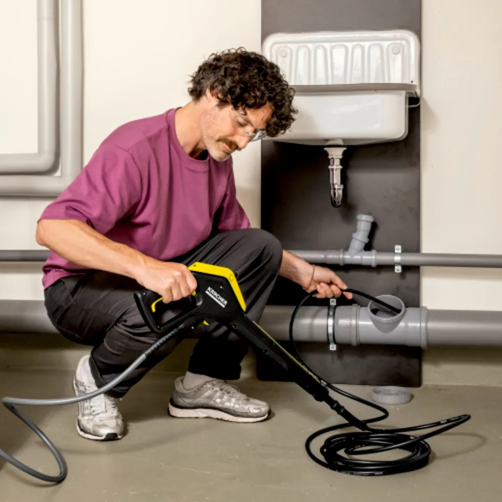 Pipe cleaning nozzle – Four backward-firing high-pressure jets