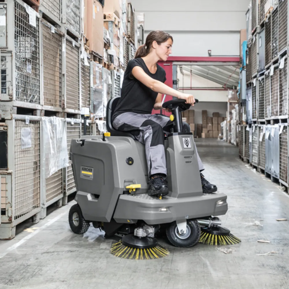 Xe quét ngồi lái Karcher KM 85/50 R Bp – Công thái học thông minh cho mức độ thoải mái cao tại nơi làm việc