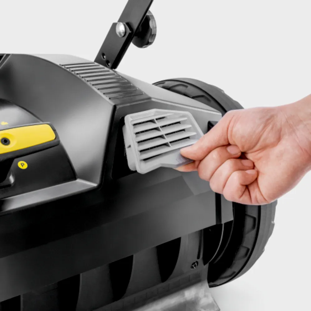 Xe quét và máy quét hút đẩy tay Karcher KM 70/20 C – Màng lọc bụi